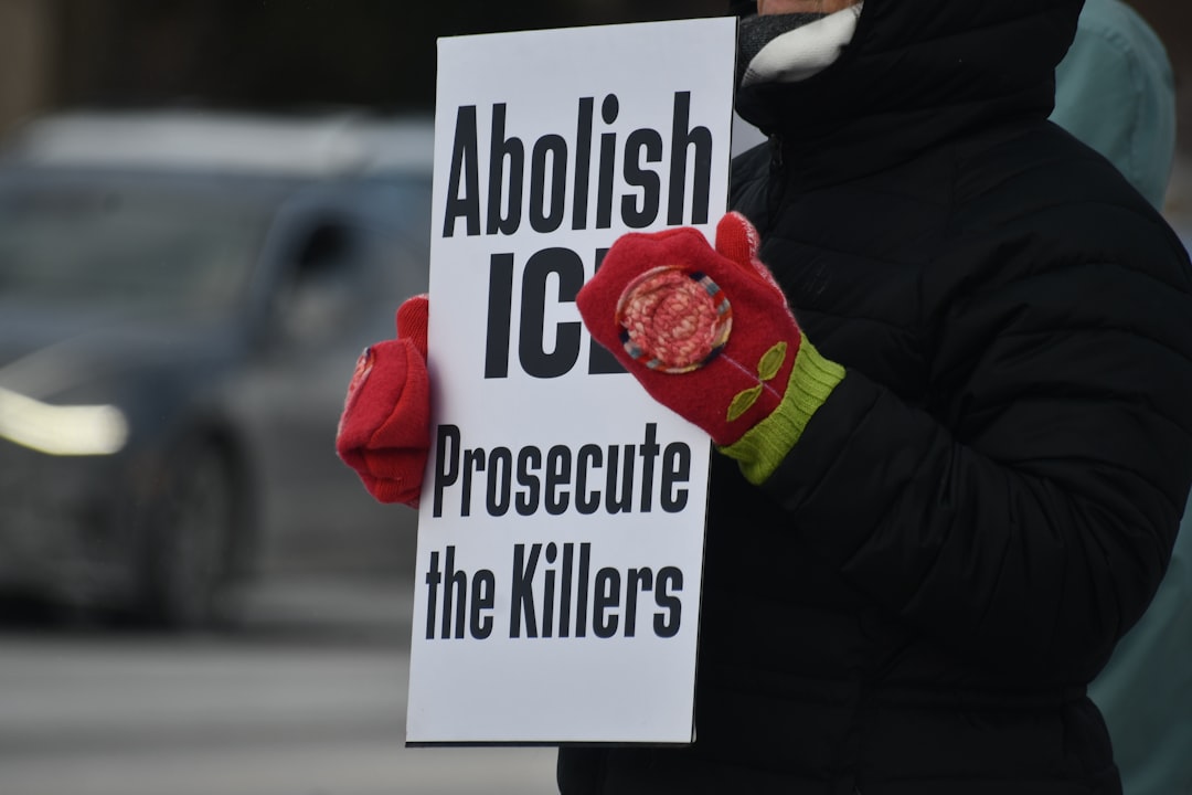 ICE 人员与执法记录仪相关的新闻图片