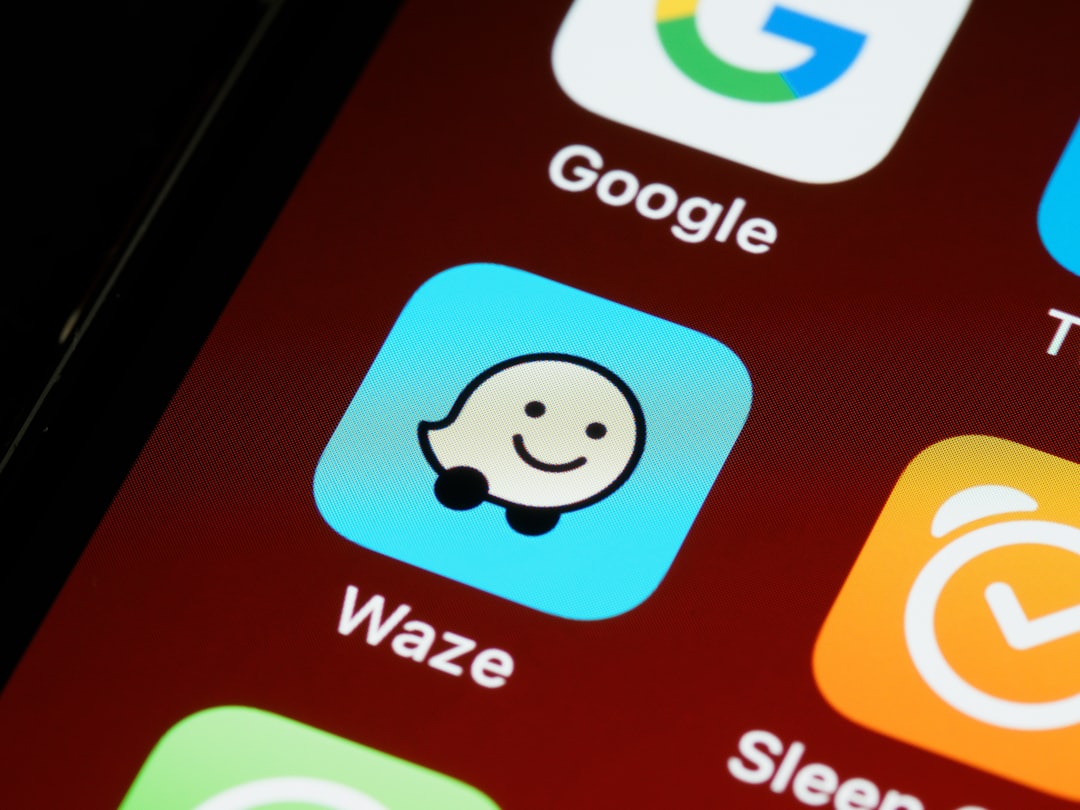 Waze 应用界面展示 Google Gemini AI 集成功能