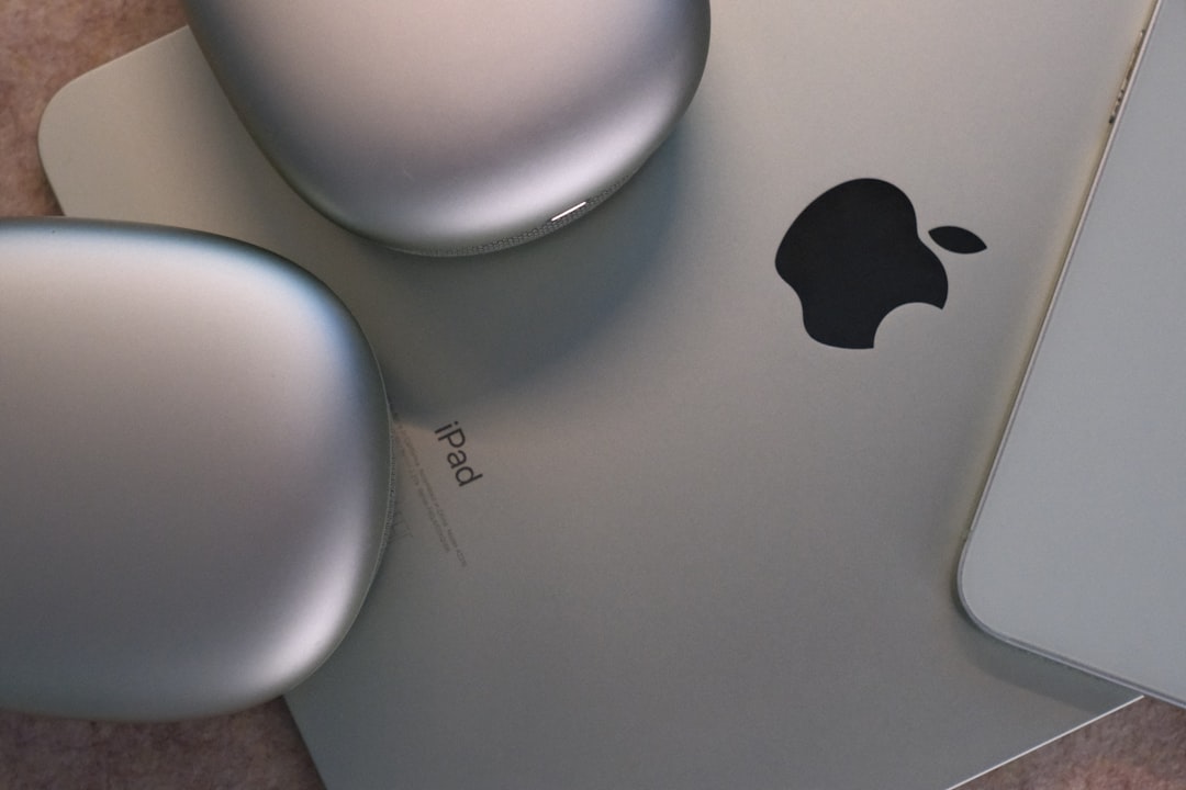 macOS 27 Golden Gate interface with Liquid Glass aesthetic