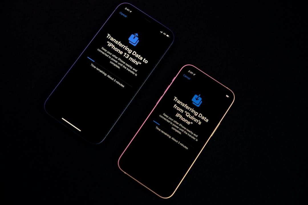 iPhone 上的 iOS 27 公测版界面与全新 AI Siri 助手