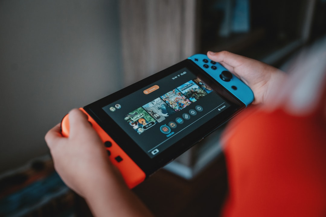 任天堂Switch上《喷射战士》游戏的宣传海报,展示多彩的墨水喷射战斗场景