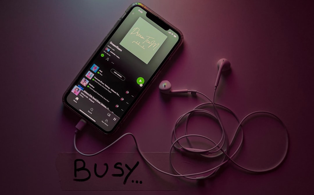 AI音乐生成应用Treble展示歌曲Rubberz的界面截图