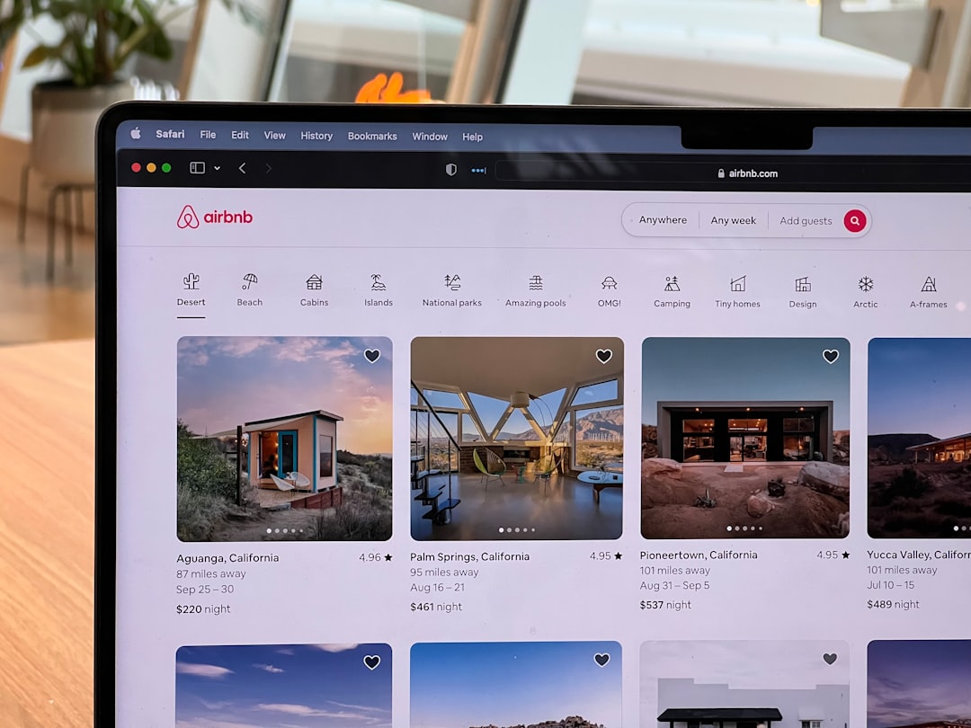 Airbnb 的 AI 搜索功能演示图