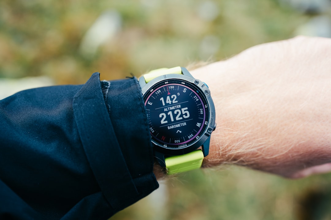 Garmin Fenix 9 智能手表特写，展示其亮屏显示效果
