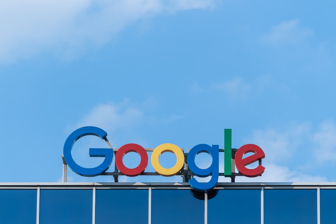 Google搜索结果页面展示AI摘要，传统链接被推至下方