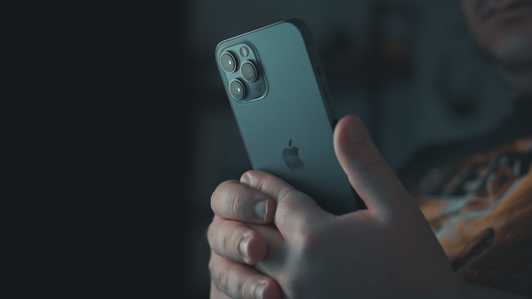 iOS 27 界面演示 iPhone Handoff 功能示意图