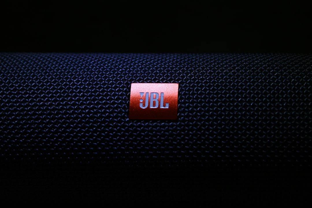 JBL Bar 700 Mark 2 回音壁系统及可拆卸后置卫星音箱展示图