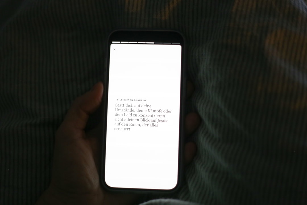 苹果 Siri 助手在 iOS 27 系统界面的演示截图