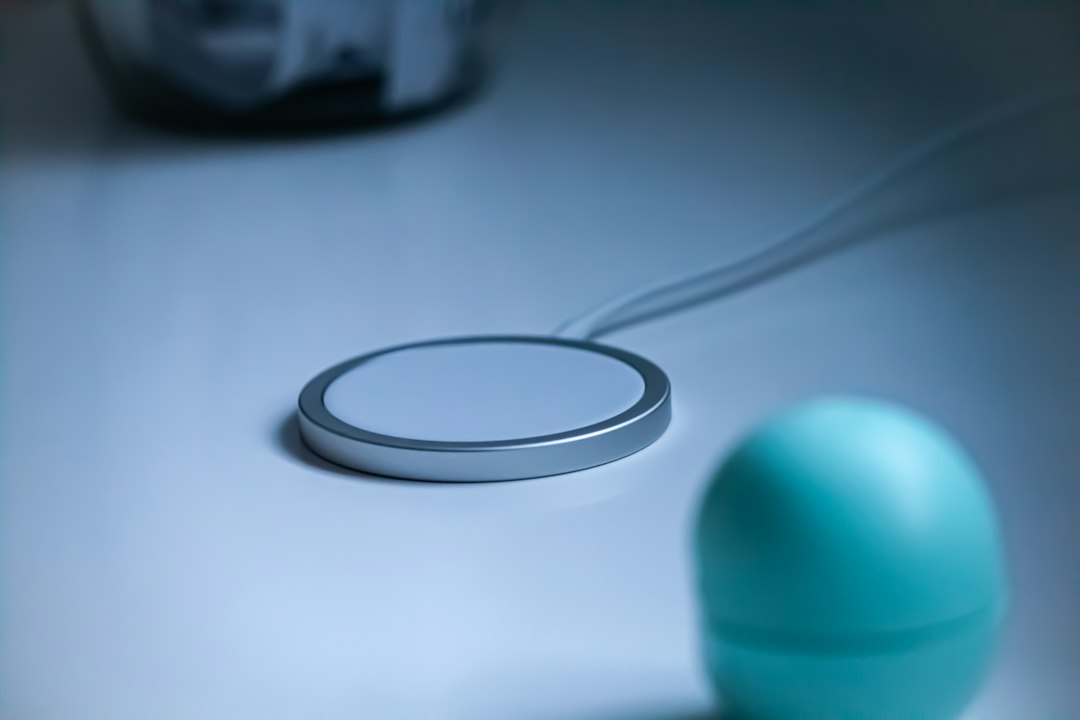 SpeakON MagSafe AI Voice Button device close-up