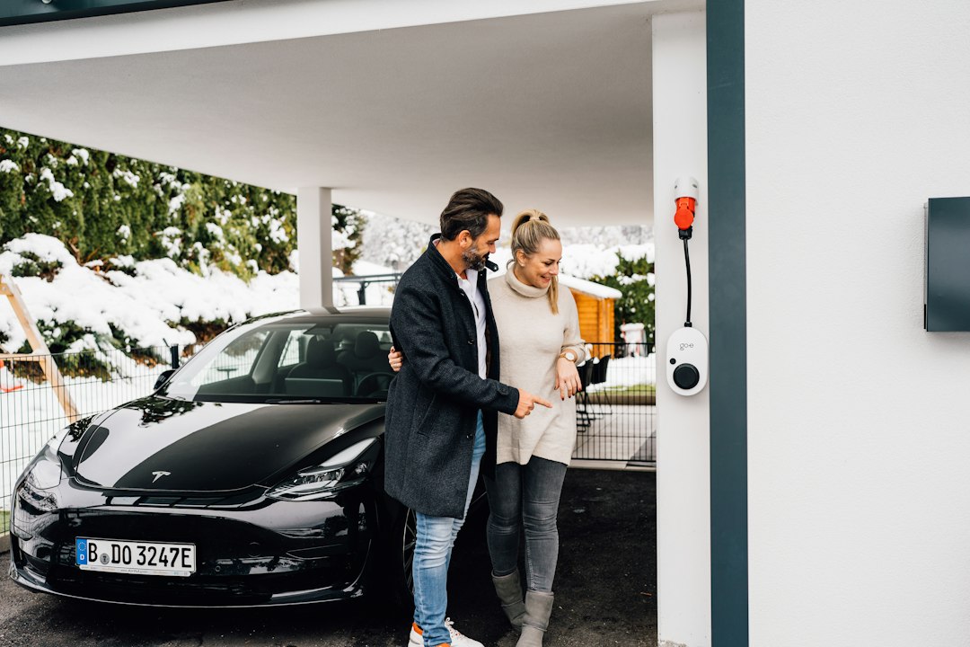 特斯拉 Model 3 和 Model Y 连接 Powerwall 电池组示意图